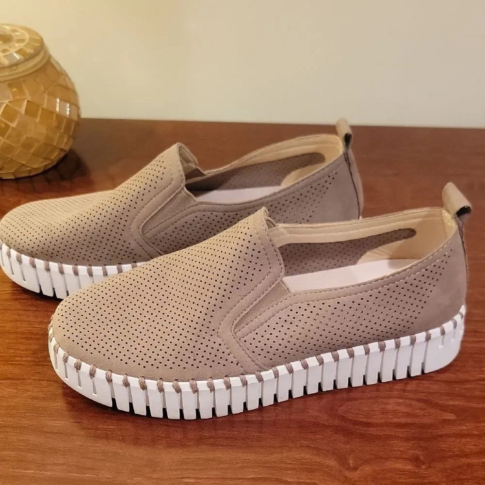 Ilse Jacobsen Tan Perforated Flats